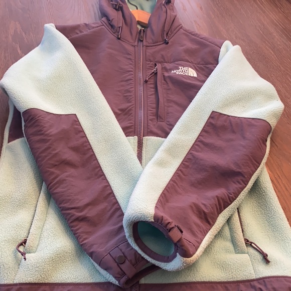 The North Face Fleece zip up jacket, size Small - Picture 4 of 8